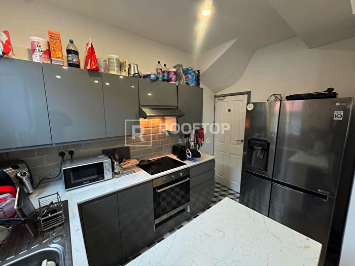 4 Bedroom House To Rent In Pennington Terrace, Leeds, LS6