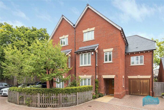 5 Bedroom Semi-Detached House To Rent In Albuhera Mews, London, NW7