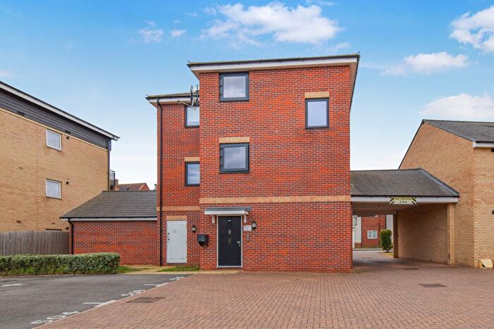 2 Bedroom Flat For Sale In Sullivan Court, Biggleswade, SG18