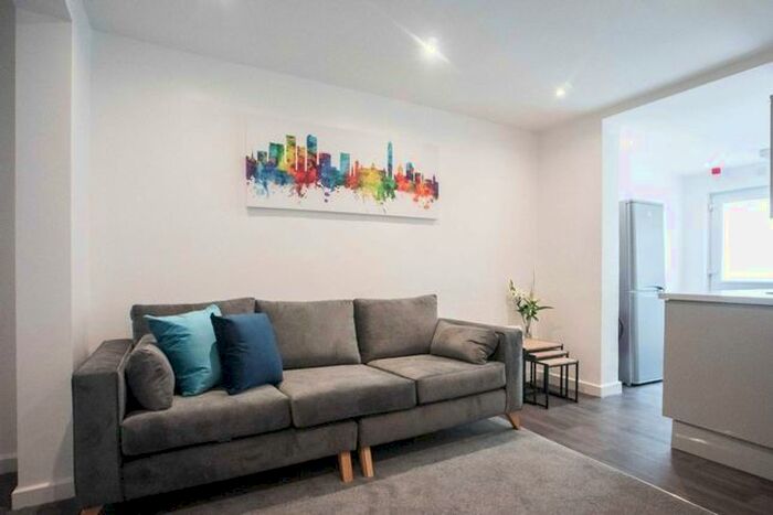 4 Bedroom Semi-Detached House To Rent In Metfield Croft, Harborne, Birmingham, B17