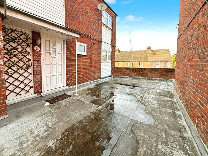 3 Bedroom Maisonette For Sale In Albert Road, Yiewsley, West Drayton, UB7