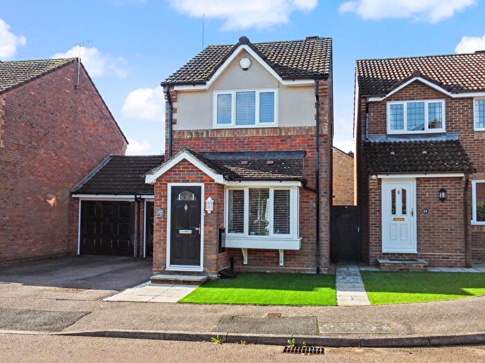 2 Bedroom Link Detached House For Sale In Sweyns Mead, Stevenage, Hertfordshire, SG2