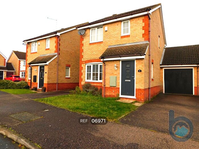 3 Bedroom Link Detached House To Rent In Ferndale, Peterborough, PE7