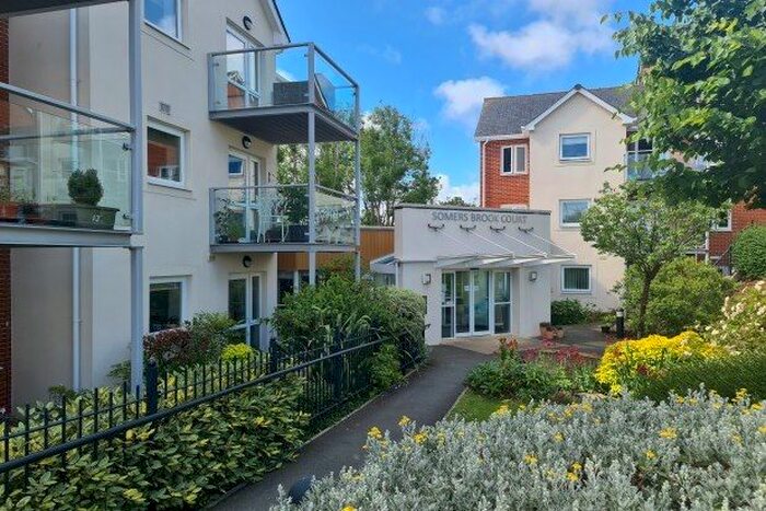 2 Bedroom Flat To Rent In Foxes Road, Newport, PO30