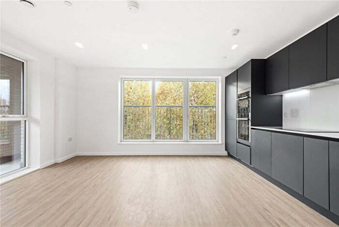 2 Bedroom Flat To Rent In Wheatstone Gardens, London, W10