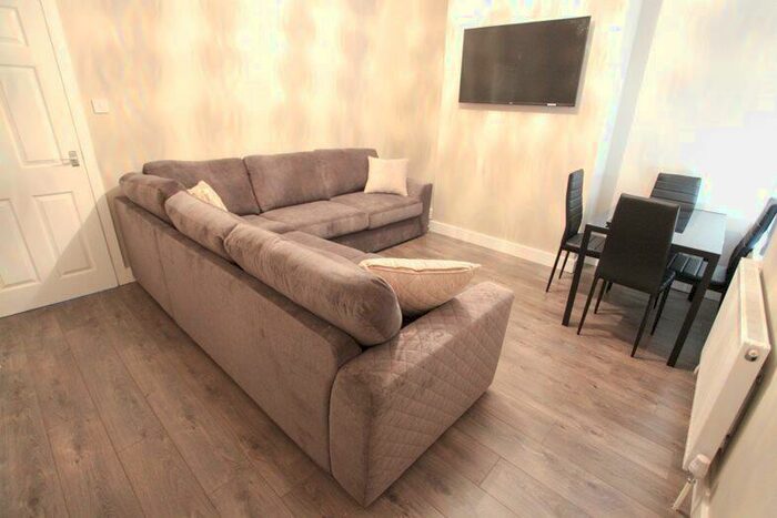 3 Bedroom House To Rent In Jubilee Road, L7