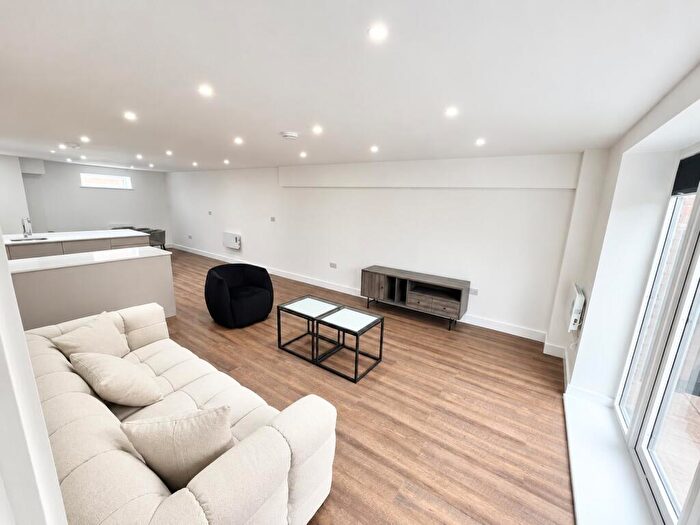 3 Bedroom Maisonette To Rent In Barrfield Road, Salford, M6