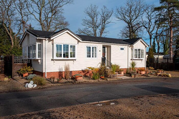 2 Bedroom Park Home For Sale In Trowbridge Lodge Park, BA14