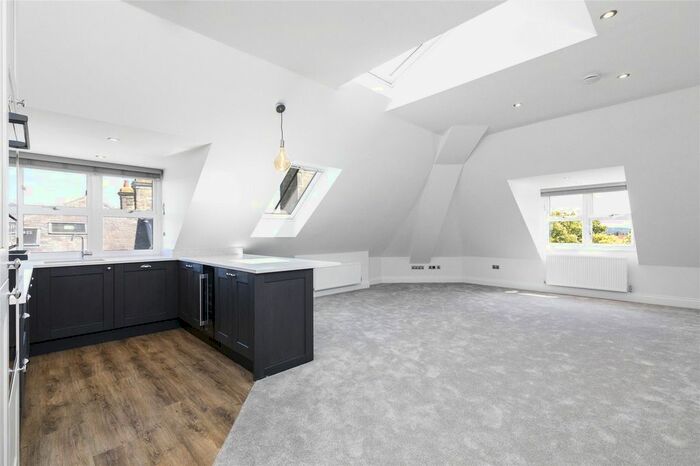 2 Bedroom Flat To Rent In Brook Street, Ilkley, West Yorkshire, LS29