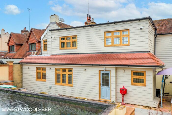 2 Bedroom Semi-Detached Bungalow To Rent In Copthall Green, Waltham Abbey, EN9