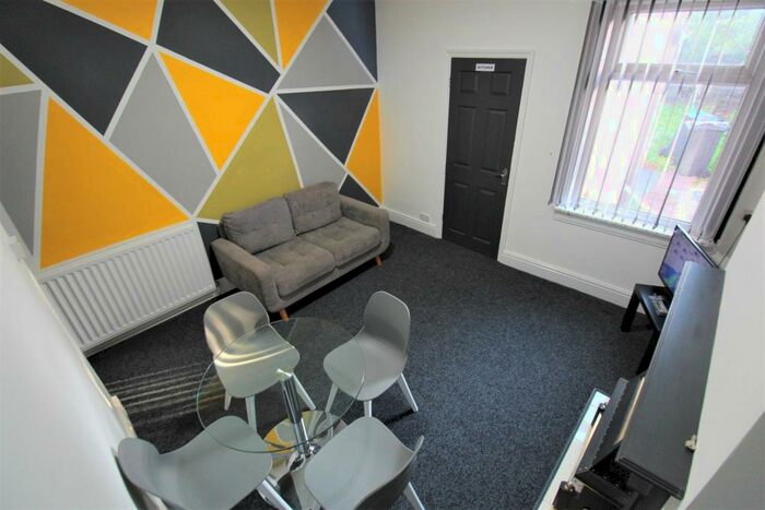 2 Bedroom House To Rent In Milner Road, Birmingham, B29