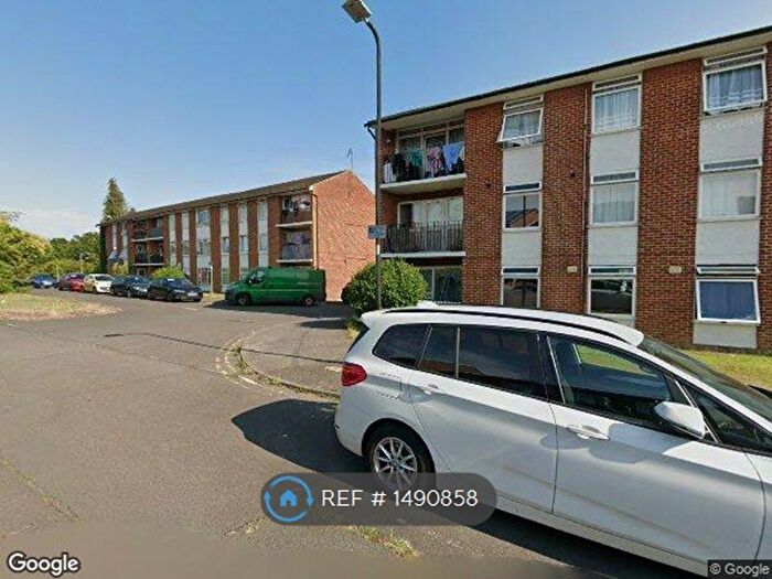 2 Bedroom Flat To Rent In Sandringham Court, Slough, SL1