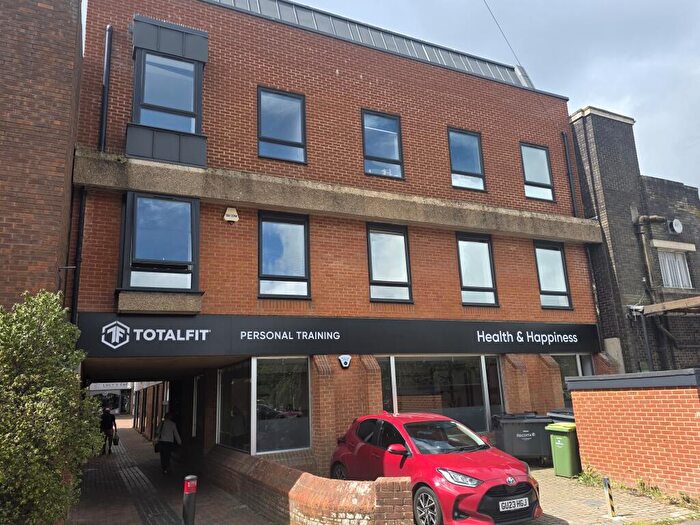 1 Bedroom Flat To Rent In Crescent Way, Burgess Hill, West Sussex, RH15