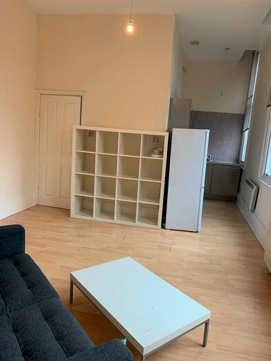 1 Bedroom Flat To Rent In Flat, Royal Victoria Building, S3
