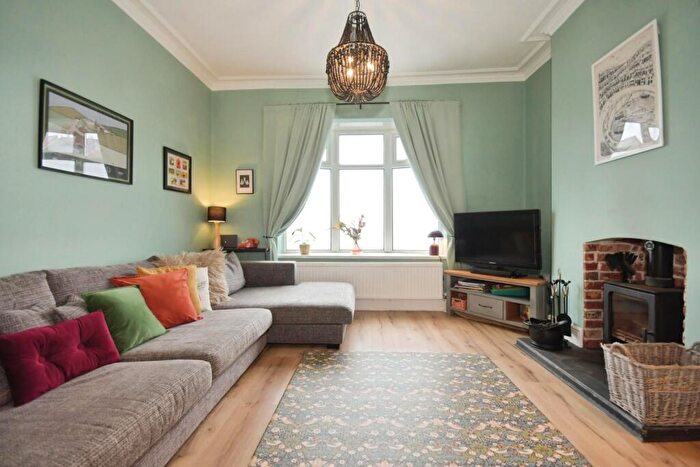 3 Bedroom Semi-Detached House For Sale In Ashgate Road, Ashgate, Chesterfield, S40 - Photo 3