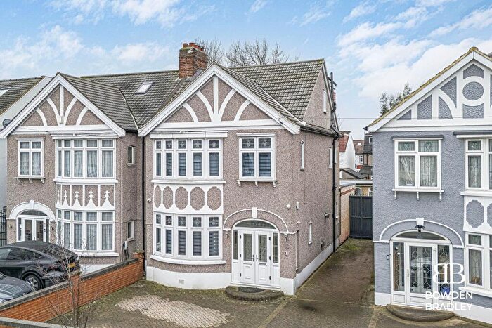 4 Bedroom Semi Detached House For Sale In Longwood Gardens, Ilford, IG5