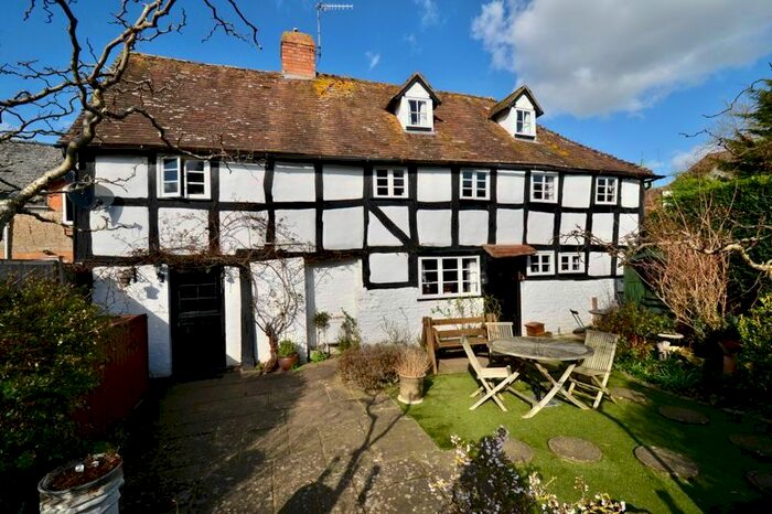 4 Bedroom Property For Sale In Stratford Road, Harvington, Evesham, WR11