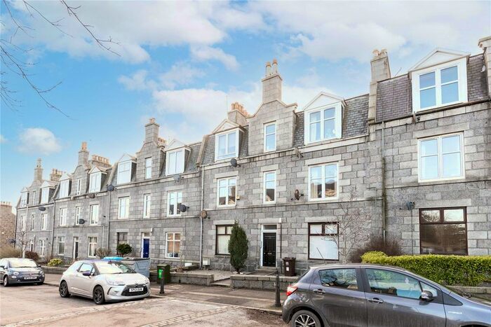 2 Bedroom Flat To Rent In 13 Pitstruan Place, First Floor Right, Aberdeen AB10