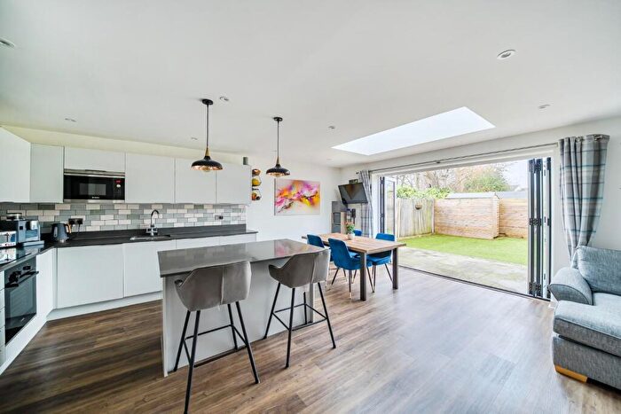 3 Bedroom House For Sale In Bridgeman Drive, Windsor, SL4