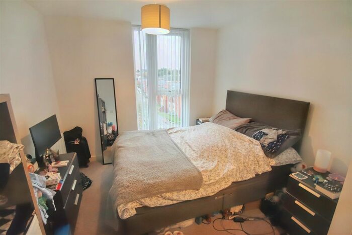 1 Bedroom Flat For Sale In Dorking Grove, Edgbaston, Birmingham, B15