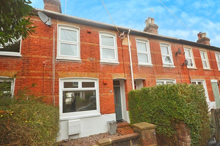 3 Bedroom Terraced House For Sale In Albany Road, West Green, Crawley, RH11