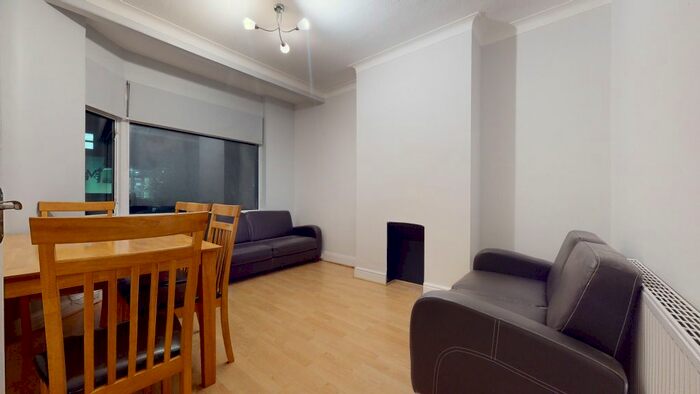 4 Bedroom Flat To Rent In Sunningfields Road, London, NW4