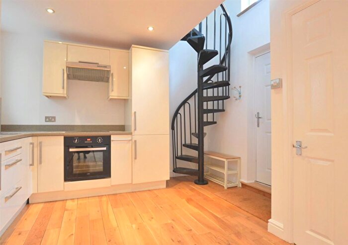 1 Bedroom Property For Sale In Village Mews, London, SW18