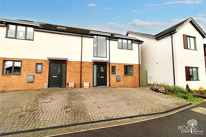 3 Bedroom Semi Detached House For Sale In Mallards Reach, Thatcham, Berkshire, RG19