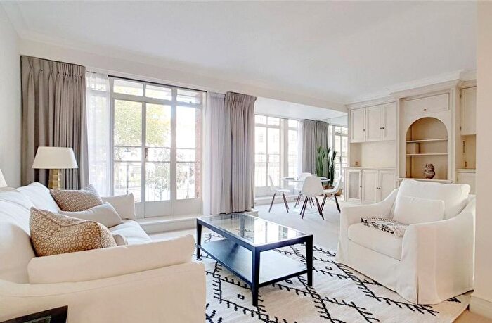 2 Bedroom Flat To Rent In Lowndes Lodge, - Cadogan Place, SW1X