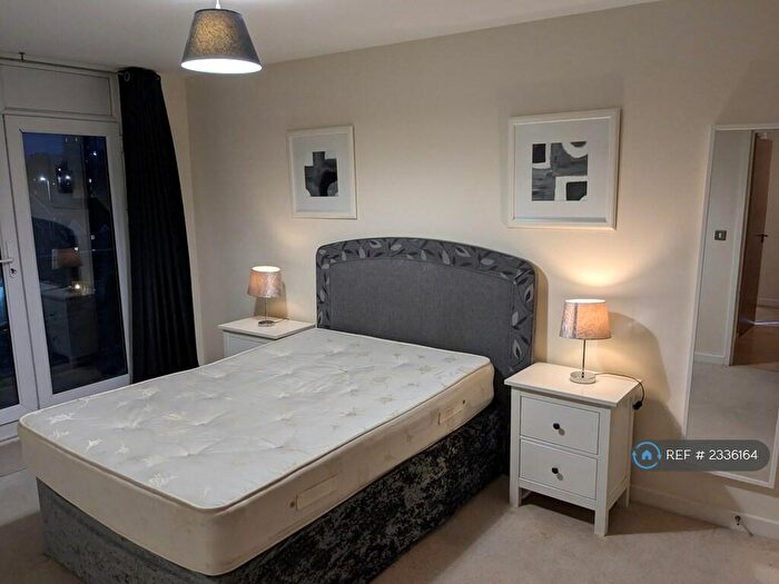 2 Bedroom Flat To Rent In Kenavon Drive, Reading, RG1