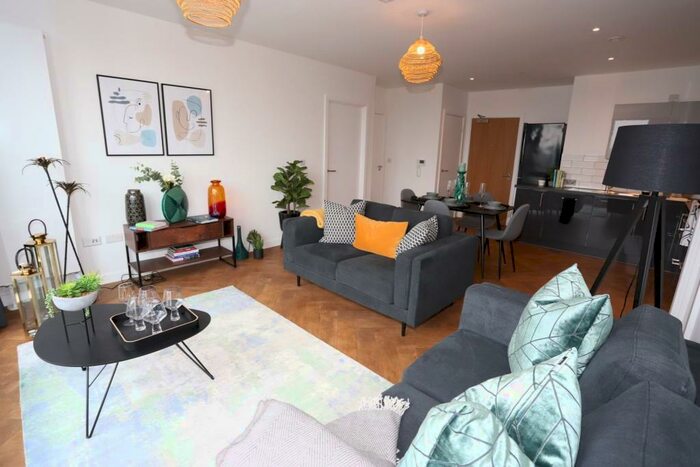 2 Bedroom Apartment To Rent In Broadside, Oldham Road, New Cross, M4