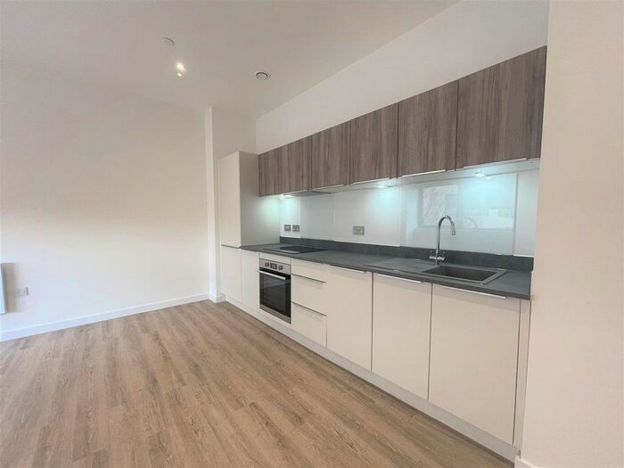 2 Bedroom Flat To Rent In Bunnian Place, Basingstoke, RG21
