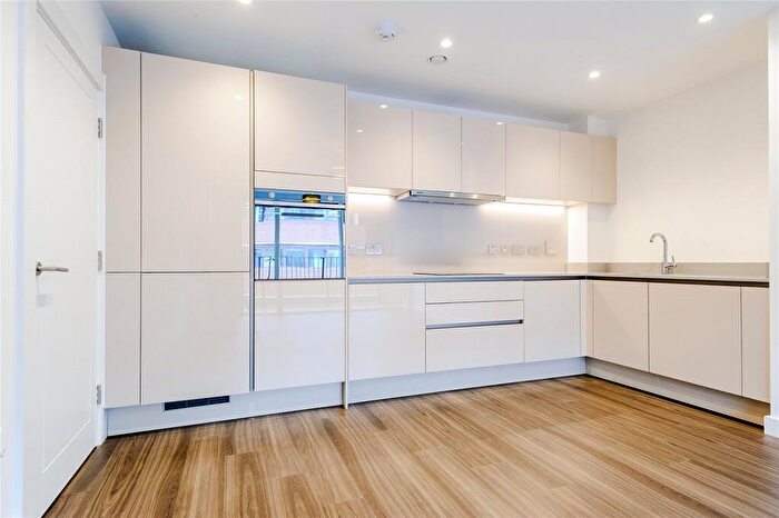 2 Bedroom Apartment To Rent In Lilywhite Drive, Cambridge, Cambridgeshire, CB4
