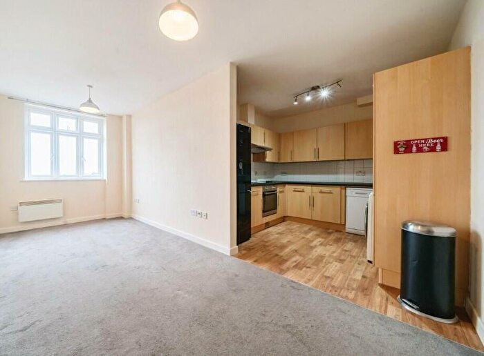 1 Bedroom Flat For Sale In Alexander House, Aldershot, GU11