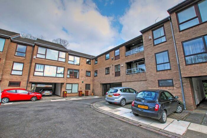 2 Bedroom Flat To Rent In Low Gosforth Court, Newcastle Upon Tyne, NE3