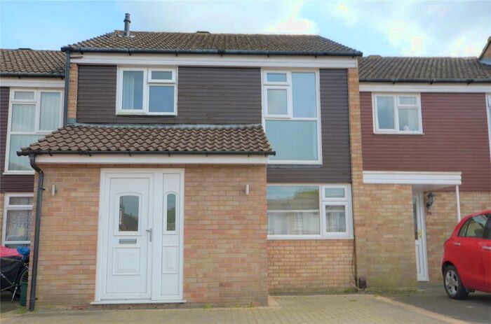 3 Bedroom Semi-Detached House To Rent In Horley, Surrey, RH6