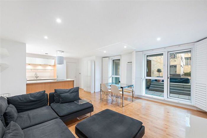 2 Bedroom Maisonette For Sale In Lombard Road, Battersea, SW11