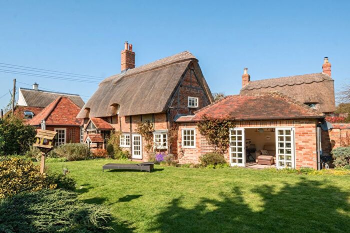 3 Bedroom Cottage For Sale In Bridge Road, Aylesbury, HP18