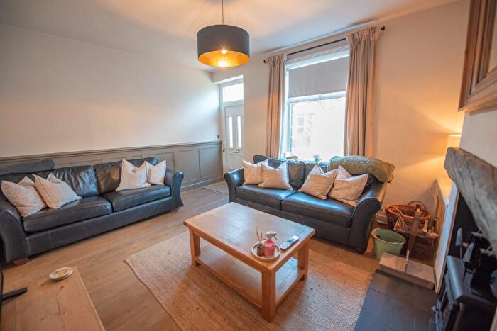 3 Bedroom End Of Terrace House For Sale In Jackson Street, Sutton-in-Craven, BD20