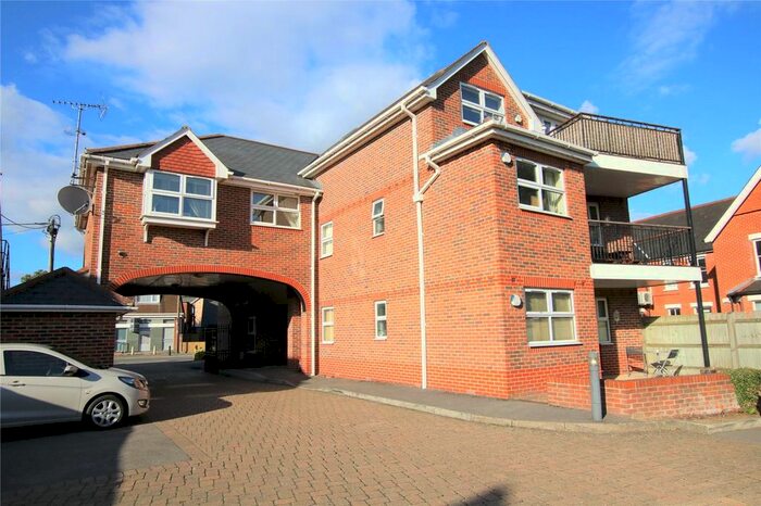 2 Bedroom Flat To Rent In Crichton Court, West End Road, Mortimer Common, Reading, RG7