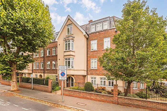 1 Bedroom Flat For Sale In Albany Park Road, Kingston Upon Thames, KT2