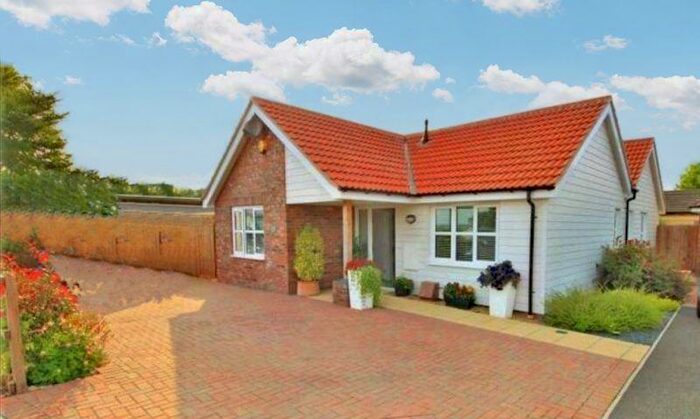 3 Bedroom Bungalow For Sale In Runnacles Close, Thorpe Le Soken, CO16