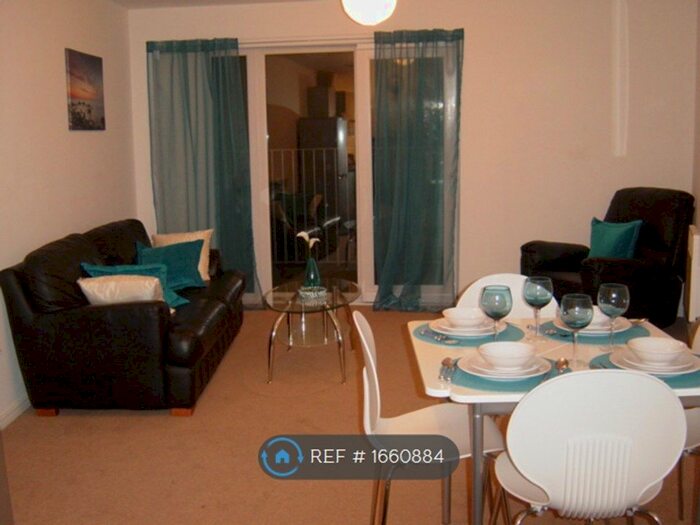 2 Bedroom Flat To Rent In Stuart Street, Manchester, M11