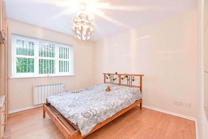 2 Bedroom Maisonette For Sale In Derwent Close, Amersham, HP7