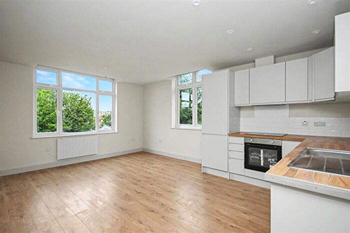 2 Bedroom Flat To Rent In High Street, Rushden, NN10