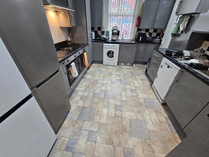 8 Bedroom House To Rent In Brudenell Road, Leeds, LS6