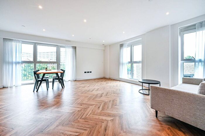 2 Bedroom Flat To Rent In Heritage Walk, Kingston, Kingston Upon Thames, KT1