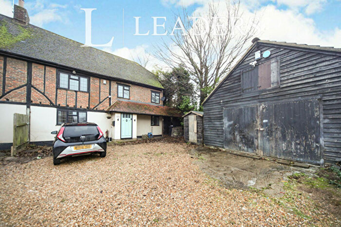 3 Bedroom Cottage To Rent In Drury Lane -, LU5