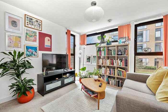 1 Bedroom Flat To Rent In Carter House, Petergate, SW11