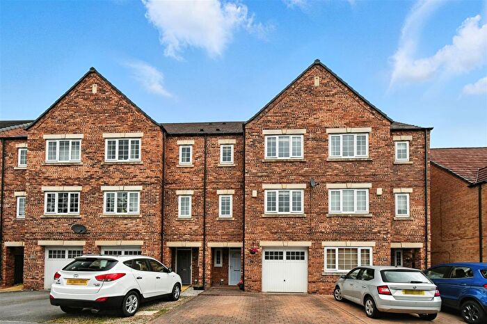 4 Bedroom Terraced House For Sale In Principal Rise, Dringhouses, York, YO24